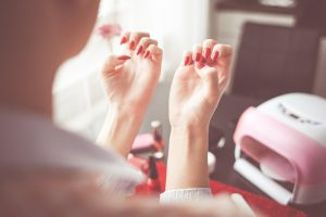 Domowy manicure hybrydowy – co warto wiedzieć?