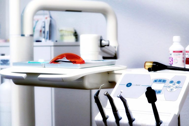 Leczenie ortodontyczne – co warto wiedzieć przed pierwszą wizytą u ortodonty?